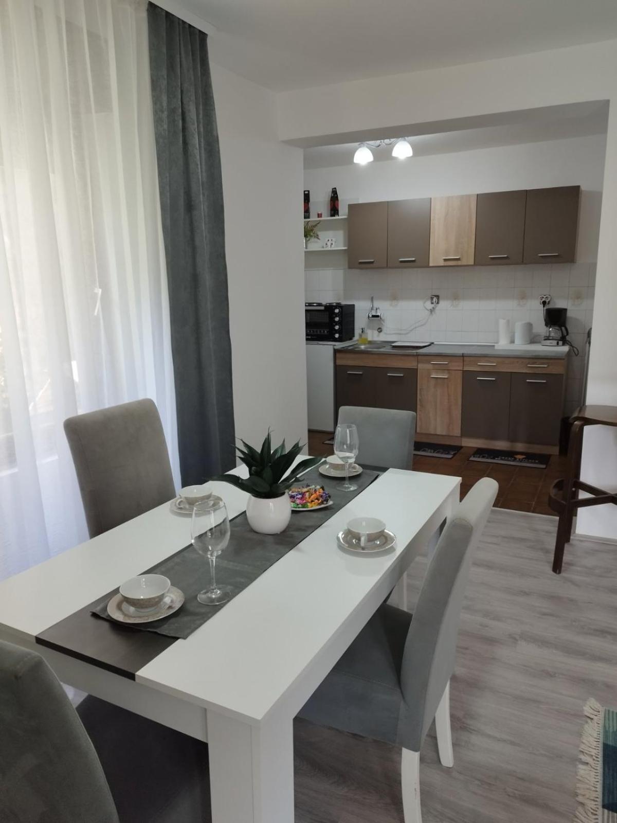 Sami Apartman Ni Exterior foto